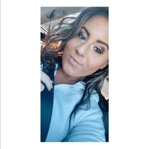 Meet your Posher, Claire